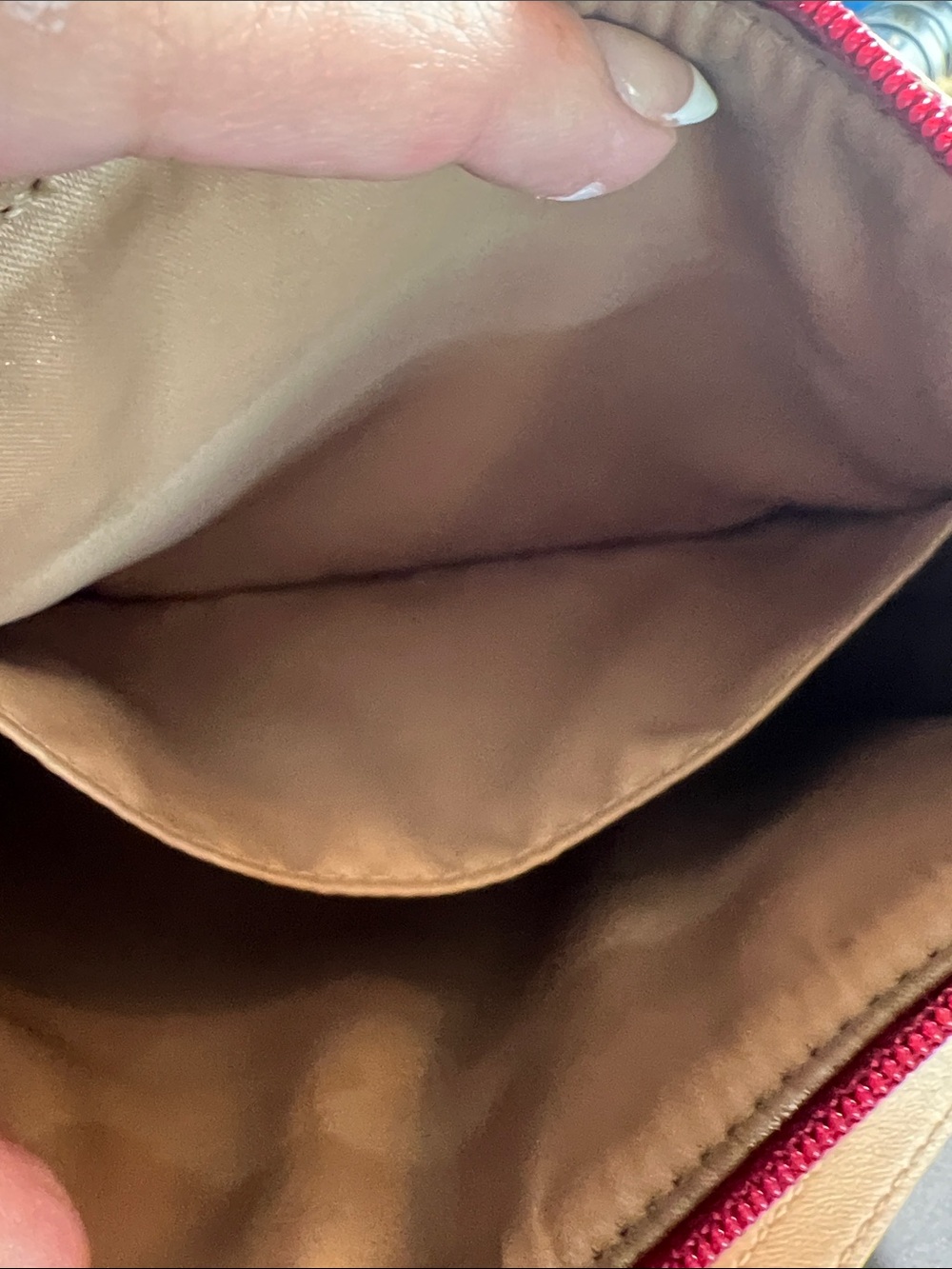 Coach adjustable Crossbody one exterior pocket interior has a slip pocket also - Picture 4 of 8